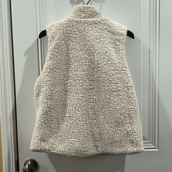 Love Tree Reversible Vest - Picture 6 of 6